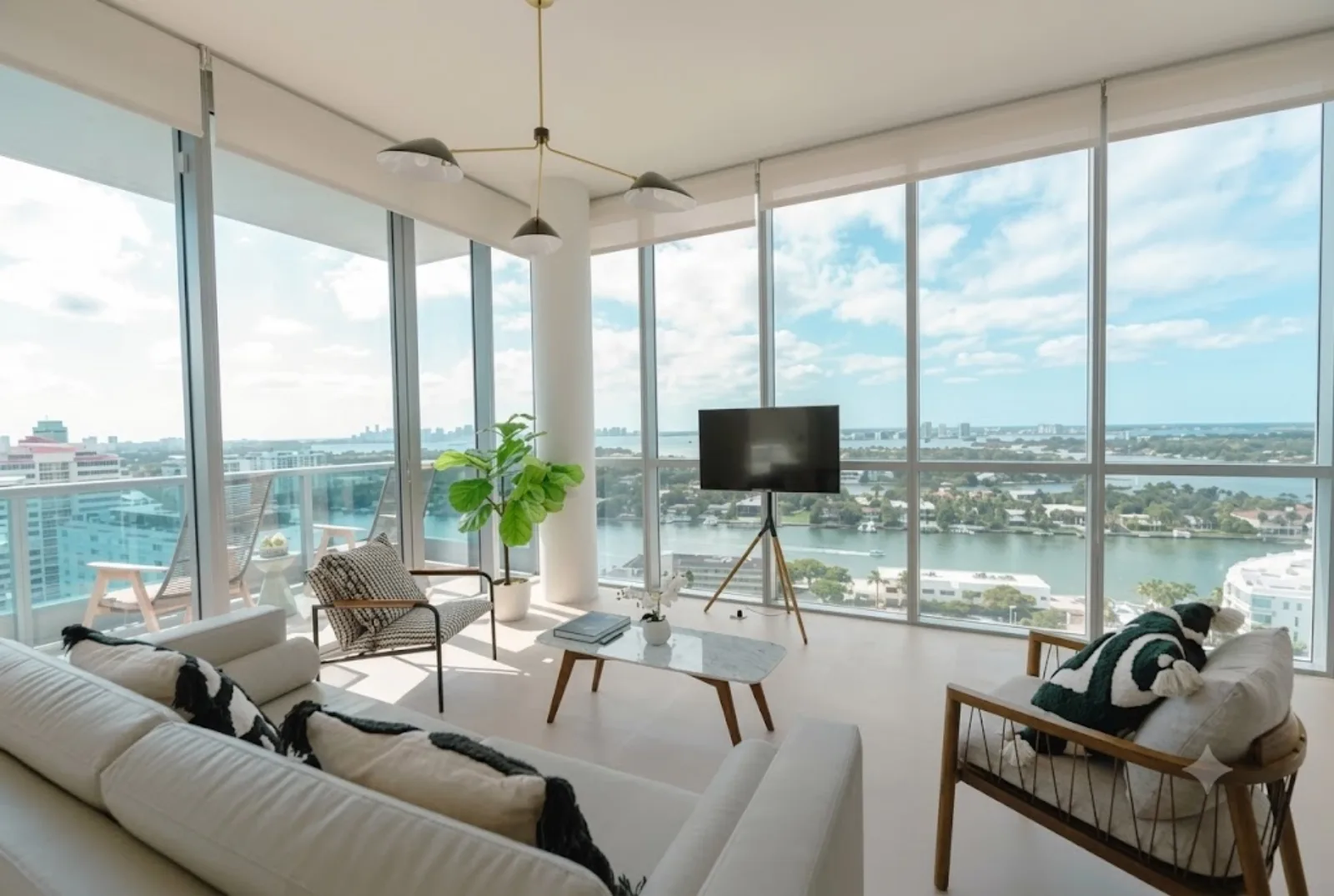 Best Miami Condos for Airbnb & Short-Term Rental
